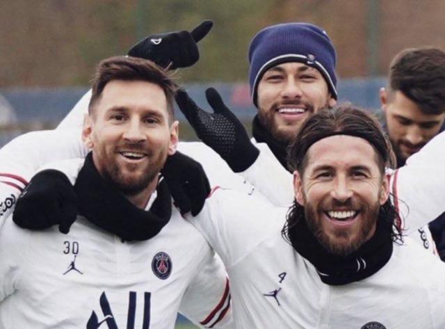 1712975598273076697.jpg 1712975581117.jpg